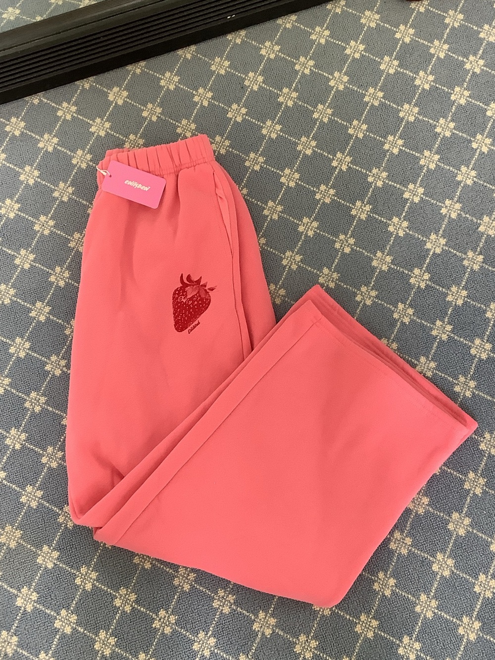 Edikted Coral-Pink Strawberry Jogger Pants